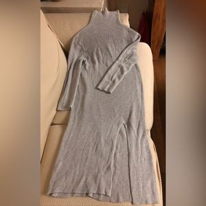 Thick sweater dress ,new without tags,size small,another one at burgundy color